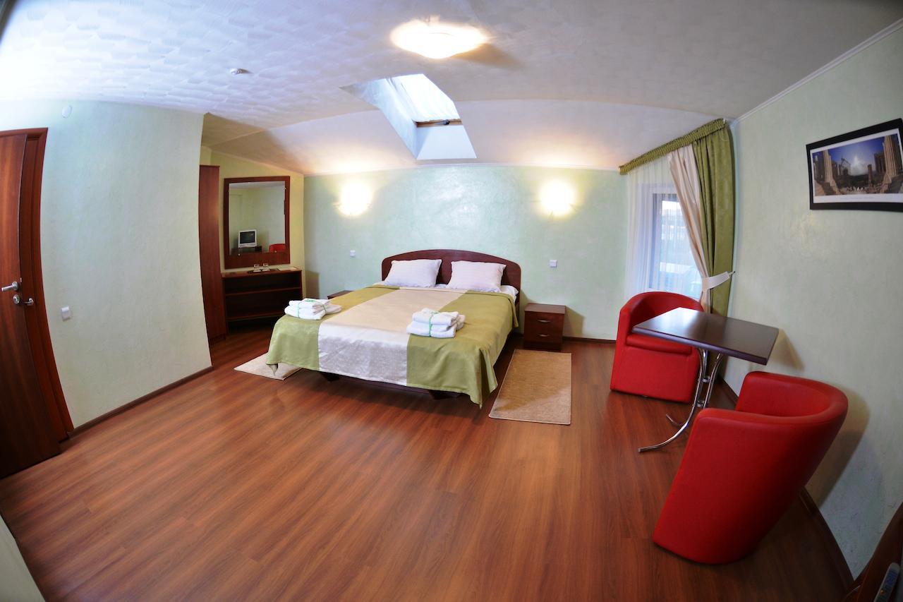 Hotel Forsage à Rivne Extérieur photo
