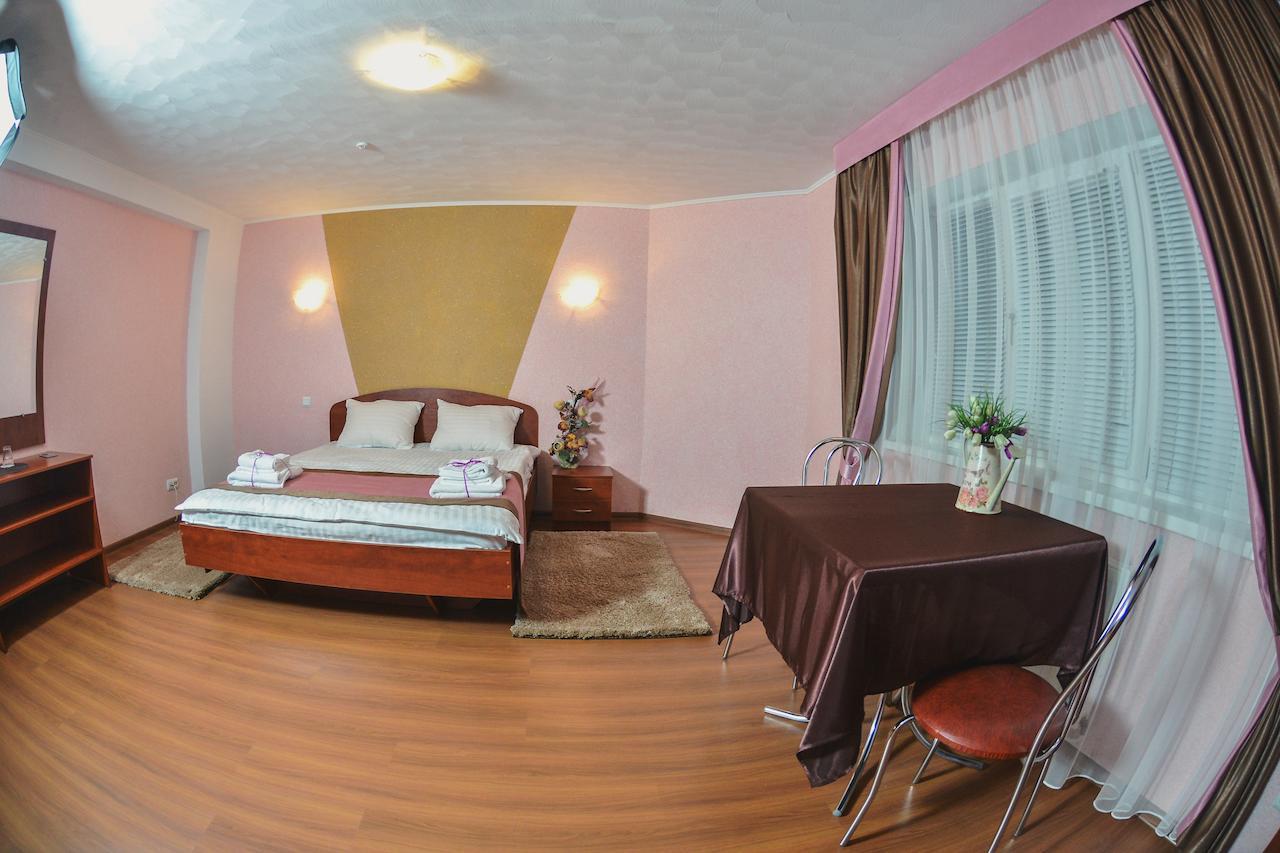 Hotel Forsage à Rivne Extérieur photo